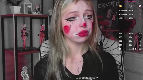 Leila online show from 09-21-25, 04:03