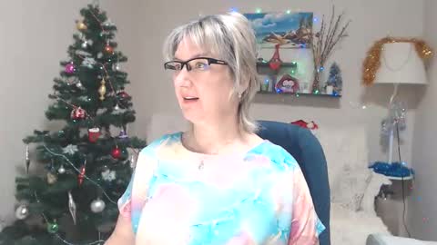 Leila Kinky online show from 12-17-25, 05:24