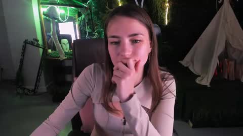 Snapshot of leilarai chatting on 02-07-25, 01:43 Leila Rai online show from 02-07-25, 01:43