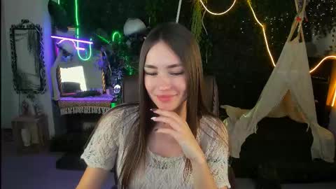 Snapshot of leilarai chatting on 11-10-25, 01:43 Leila Rai online show from 11-10-25, 01:43