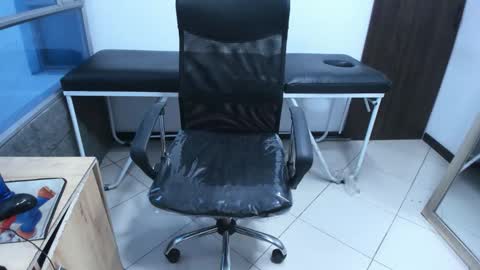 Leila online show from 11-25-25, 01:44