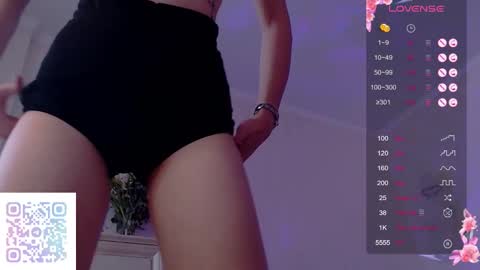 Snapshot of leilavanillla chatting on 11-30-25, 02:26 Leila online show from 11-30-25, 02:26