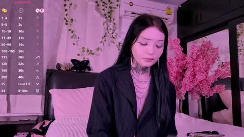 Snapshot of lein_bone chatting on 10-22-25, 01:06 Lein online show from 10-22-25, 01:06