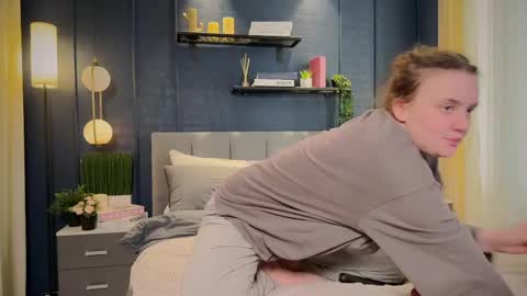 Lela online show from 03-07-25, 01:20