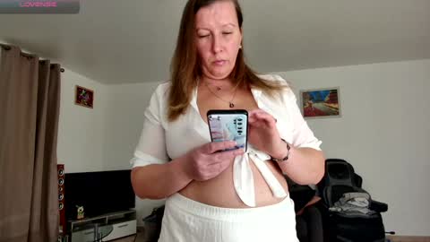 Snapshot of lelena1319 chatting on 01-15-25, 11:21 YOUR ELENA online show from 01-15-25, 11:21