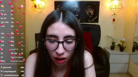 Snapshot of lena_roses chatting on 01-28-25, 12:36 Lena online show from 01-28-25, 12:36