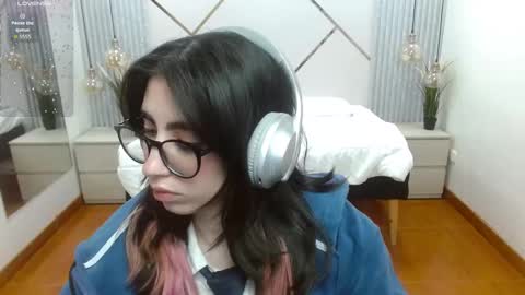 Snapshot of lena_roses chatting on 09-11-25, 08:31 Lena online show from 09-11-25, 08:31