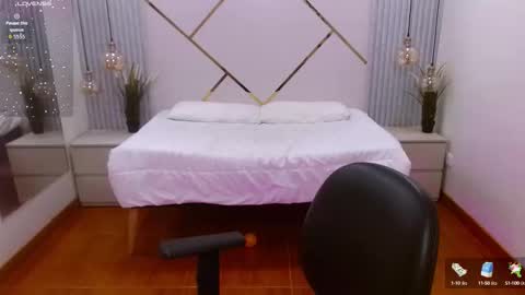 Snapshot of lena_roses chatting on 09-25-25, 10:02 Lena online show from 09-25-25, 10:02