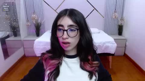 Snapshot of lena_roses chatting on 10-07-25, 08:17 Lena online show from 10-07-25, 08:17