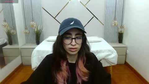 Snapshot of lena_roses chatting on 10-14-25, 08:42 Lena online show from 10-14-25, 08:42