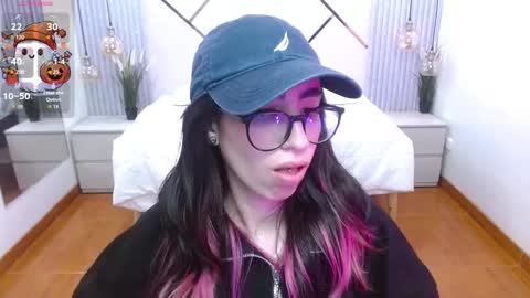 Snapshot of lena_roses chatting on 10-18-25, 08:53 Lena online show from 10-18-25, 08:53