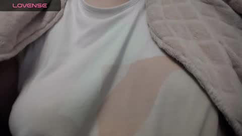 Snapshot of lenagolden chatting on 01-28-25, 10:45 lenagolden online show from 01-28-25, 10:45