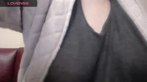 Snapshot of lenagolden chatting on 01-29-25, 02:53 lenagolden online show from 01-29-25, 02:53