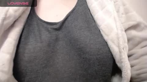 Snapshot of lenagolden chatting on 02-12-25, 01:09 lenagolden online show from 02-12-25, 01:09