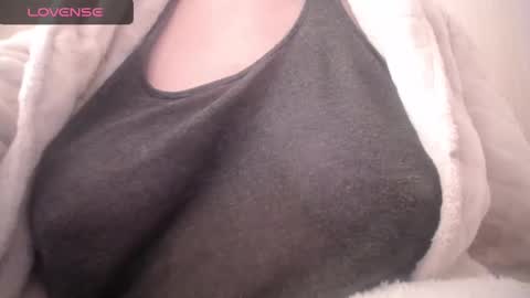 Snapshot of lenagolden chatting on 02-12-25, 11:18 lenagolden online show from 02-12-25, 11:18