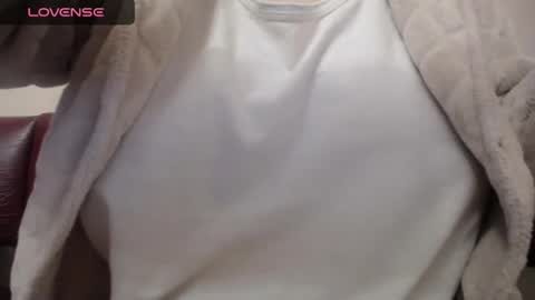 Snapshot of lenagolden chatting on 02-20-25, 06:24 lenagolden online show from 02-20-25, 06:24