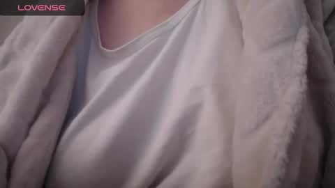 Snapshot of lenagolden chatting on 10-16-25, 10:27 lenagolden online show from 10-16-25, 10:27