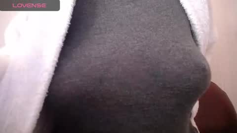 Snapshot of lenagolden chatting on 10-28-25, 12:09 lenagolden online show from 10-28-25, 12:09