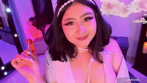 Snapshot of lenasweetx chatting on 01-03-25, 12:11 Lenna Kang online show from 01-03-25, 12:11