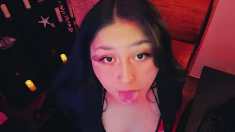 Snapshot of lenasweetx chatting on 02-20-25, 05:33 Lenna Kang online show from 02-20-25, 05:33