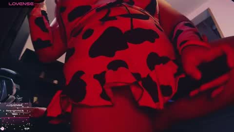 Snapshot of lenasweetx chatting on 09-19-25, 08:20 Lenna Kang online show from 09-19-25, 08:20