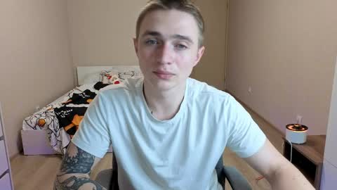 Snapshot of leo__miller chatting on 05-19-26, 09:54 LEO online show from 05-19-26, 09:54