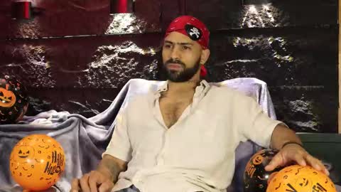 Leo  Diaz online show from 10-31-25, 03:07