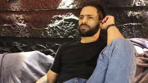 Leo  Diaz online show from 11-18-25, 01:00