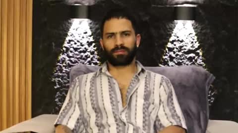 Leo  Diaz online show from 12-19-25, 02:40