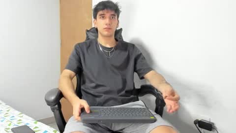 Leo Jones online show from 09-30-25, 02:38