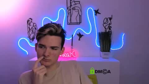 Snapshot of leo_valor chatting on 12-19-25, 10:39 leo_valor online show from 12-19-25, 10:39