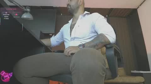 Snapshot of leon_1717 chatting on 05-16-26, 06:50 Leon online show from 05-16-26, 06:50