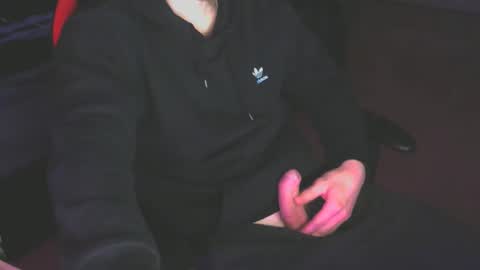 Snapshot of leon_97 chatting on 11-22-25, 11:37 Lele 97 online show from 11-22-25, 11:37