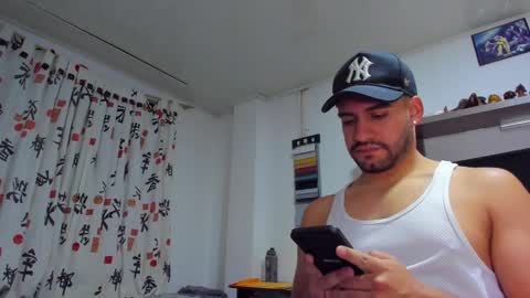 Snapshot of leon__hart chatting on 12-16-24, 11:39 Leon Hart online show from 12-16-24, 11:39