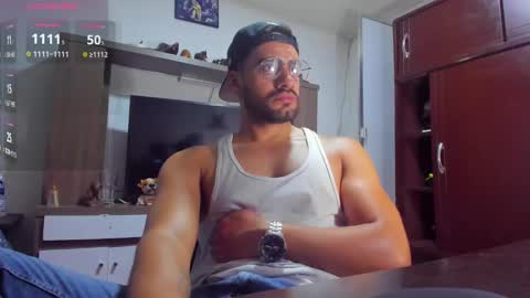 Snapshot of leon__hart chatting on 12-20-24, 01:14 Leon Hart online show from 12-20-24, 01:14