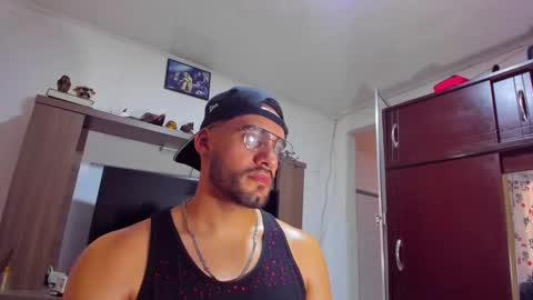 Snapshot of leon__hart chatting on 12-24-24, 09:00 Leon Hart online show from 12-24-24, 09:00