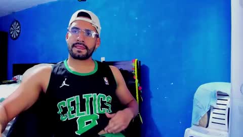 Snapshot of leon__hart chatting on 12-28-24, 06:40 Leon Hart online show from 12-28-24, 06:40