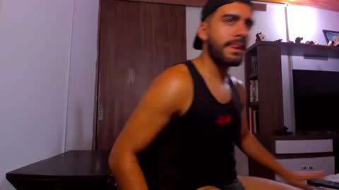 Snapshot of leon__hart chatting on 01-24-25, 11:02 Leon Hart online show from 01-24-25, 11:02