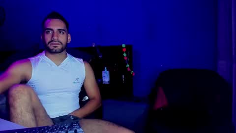 Snapshot of leon__hart chatting on 02-15-25, 11:14 Leon Hart online show from 02-15-25, 11:14