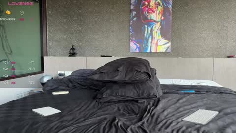 Snapshot of leon_lovefitness chatting on 02-26-25, 01:21 Leon online show from 02-26-25, 01:21