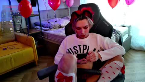 Leon online show from 02-12-25, 08:16