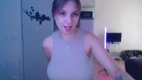 Snapshot of leonaalove chatting on 04-01-26, 11:22 Leonaalove online show from 04-01-26, 11:22