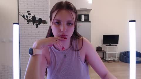 Snapshot of leonaalove chatting on 04-15-26, 08:10 Leonaalove online show from 04-15-26, 08:10
