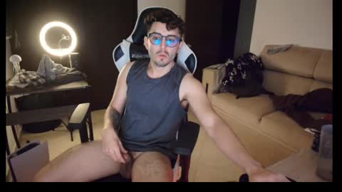 Snapshot of leonandresough chatting on 10-24-25, 04:20 leonandresough online show from 10-24-25, 04:20