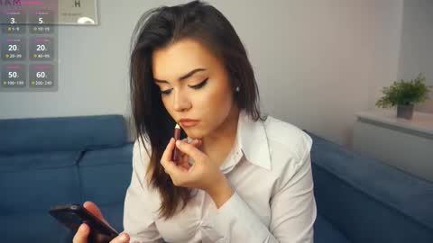 Snapshot of leonardarizk chatting on 10-27-25, 09:02 Mia online show from 10-27-25, 09:02