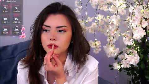 Snapshot of leonardarizk chatting on 11-18-25, 08:41 Mia online show from 11-18-25, 08:41