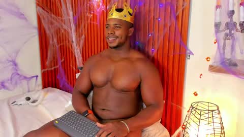 Snapshot of leonardo_jones1 chatting on 10-30-25, 04:47 Leandro jones online show from 10-30-25, 04:47