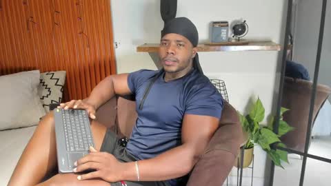 Snapshot of leonardo_jones1 chatting on 11-05-25, 12:10 Leandro jones online show from 11-05-25, 12:10