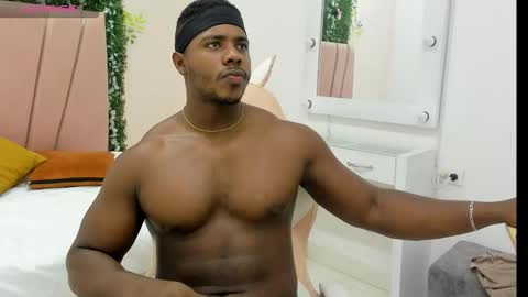 Snapshot of leonardo_jones1 chatting on 11-14-25, 04:11 Leandro jones online show from 11-14-25, 04:11
