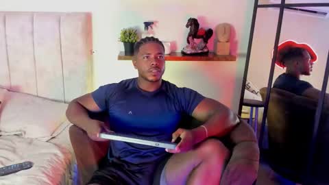 Snapshot of leonardo_jones1 chatting on 02-06-26, 07:39 Leandro jones online show from 02-06-26, 07:39